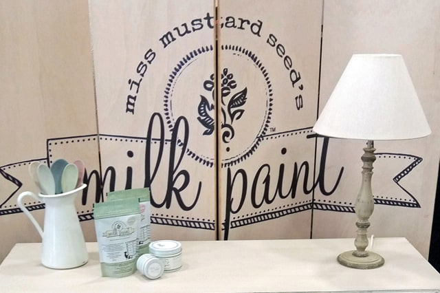 Τεχνική παλαίωσης επίπλου με τα χρώματα  Miss Mustard Seed’s Milk Paint